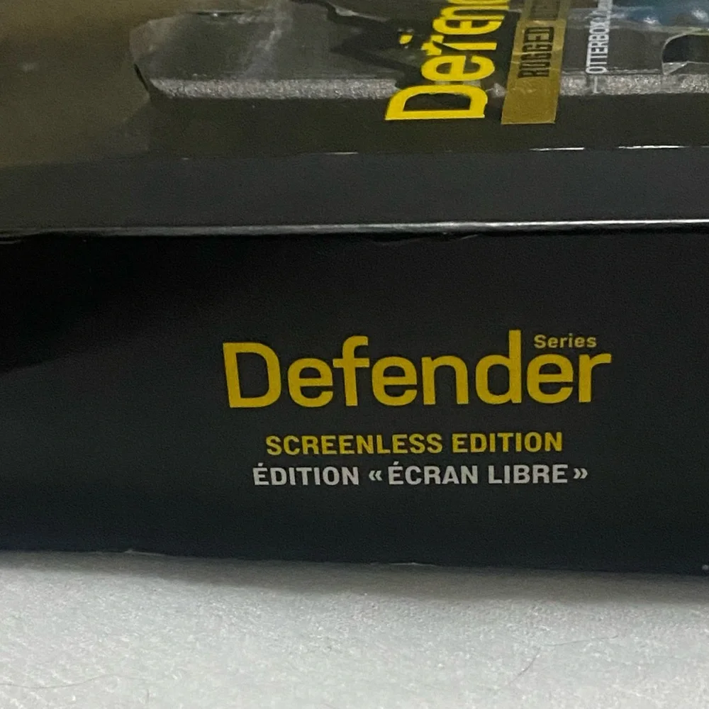 ❌ FREE IN YOUR BUNDLE ❌OtterBox Defender Series Screenless Edition Black Case